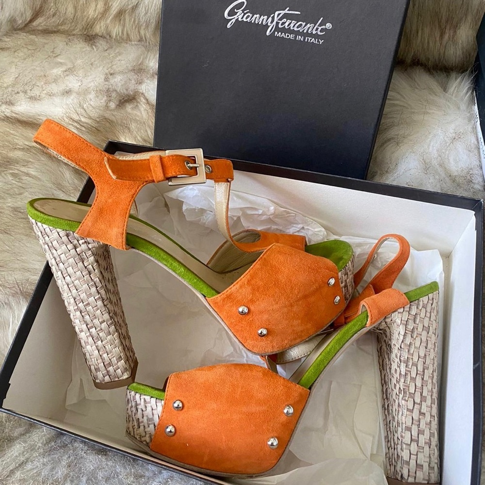 🔥Price ⬇️🔥Gianni Ferrante Suede Platform Sandals